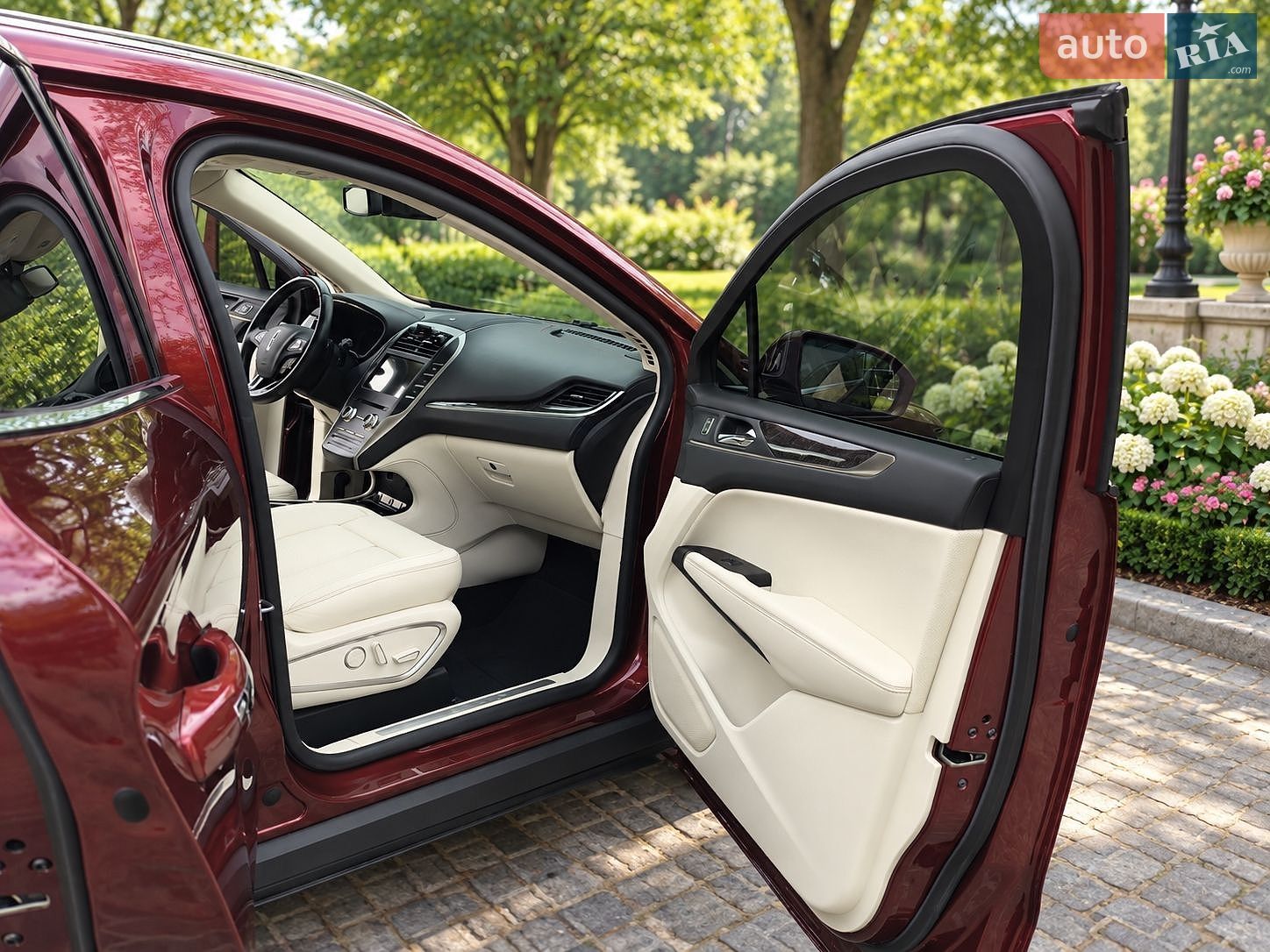 Lincoln MKC 2018 VIN 5LMTJ4DH4KUL03854 фото оголошення 14 з 25
