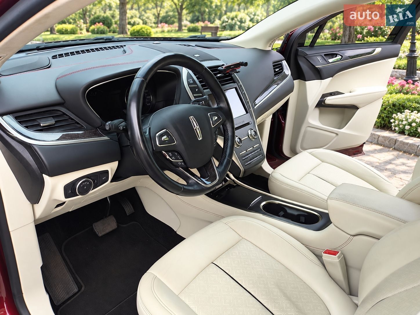Lincoln MKC 2018 VIN 5LMTJ4DH4KUL03854 фото оголошення 17 з 25