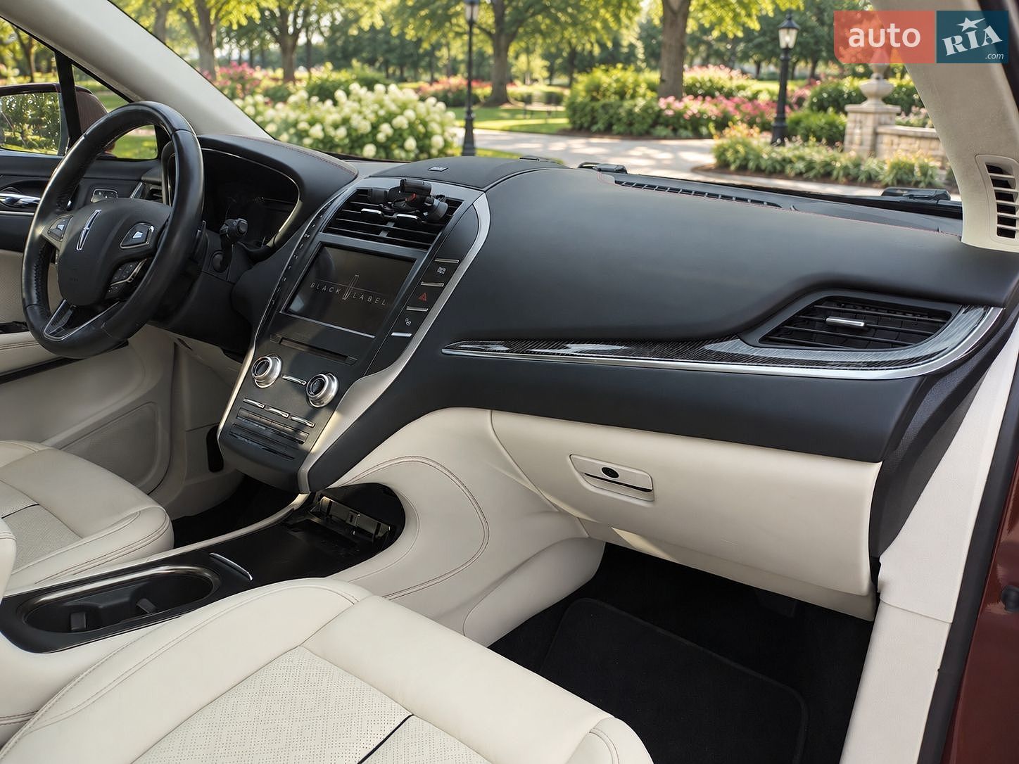 Lincoln MKC 2018 VIN 5LMTJ4DH4KUL03854 фото оголошення 16 з 25