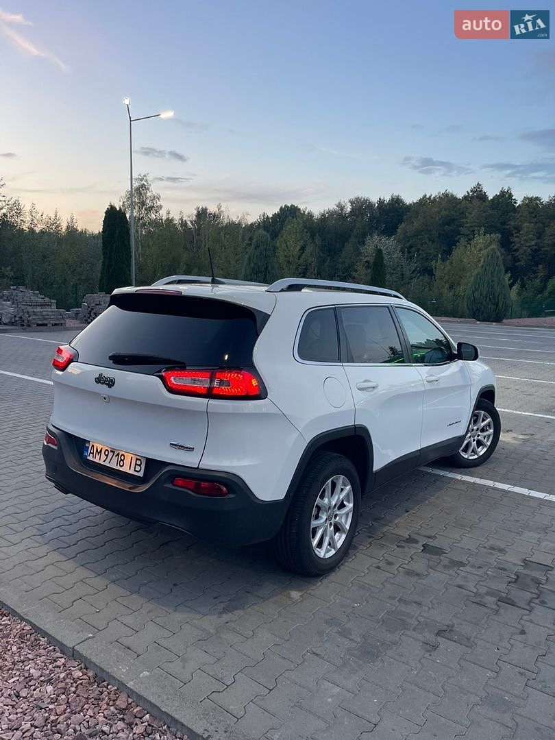 Jeep Cherokee 2017 VIN 1C4PJLCB7HD219035 фото оголошення 7 з 25