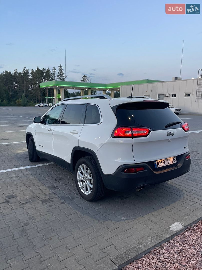 Jeep Cherokee 2017 VIN 1C4PJLCB7HD219035 фото оголошення 9 з 25