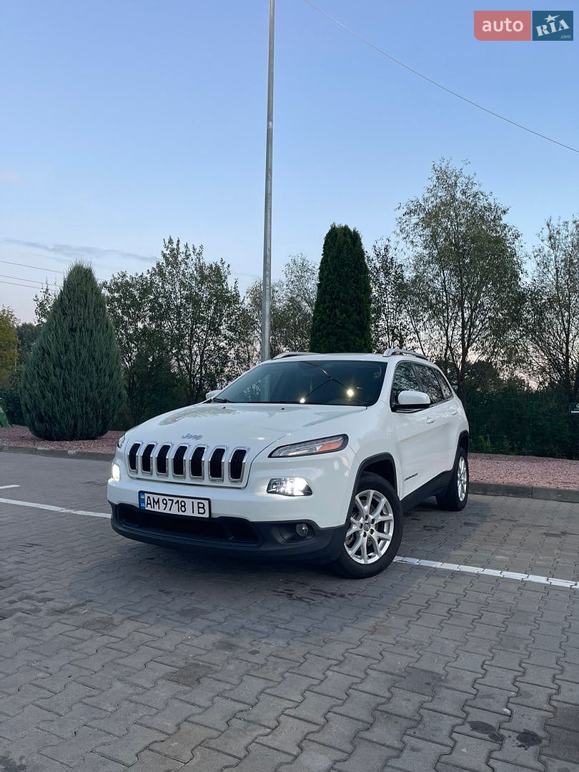Jeep Cherokee 2017 VIN 1C4PJLCB7HD219035 фото оголошення 2 з 25