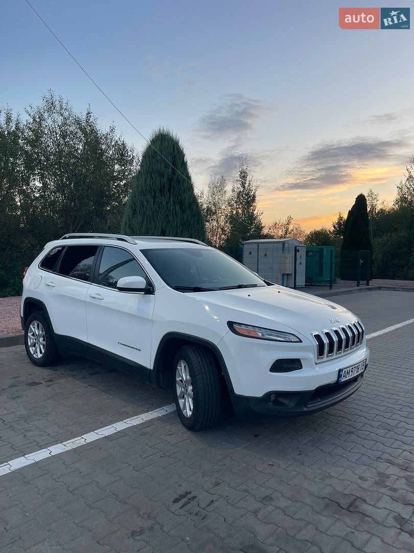 Jeep Cherokee 2017 VIN 1C4PJLCB7HD219035 фото оголошення 10 з 25