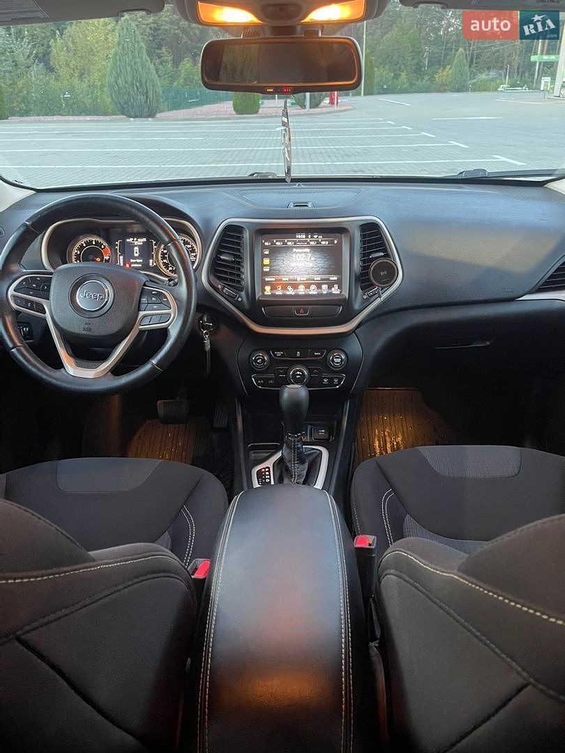 Jeep Cherokee 2017 VIN 1C4PJLCB7HD219035 фото оголошення 12 з 25