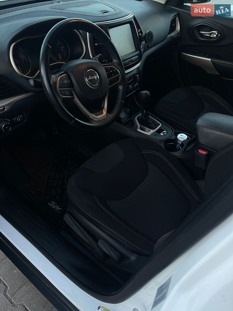 Jeep Cherokee 2017 VIN 1C4PJLCB7HD219035 фото оголошення 16 з 25