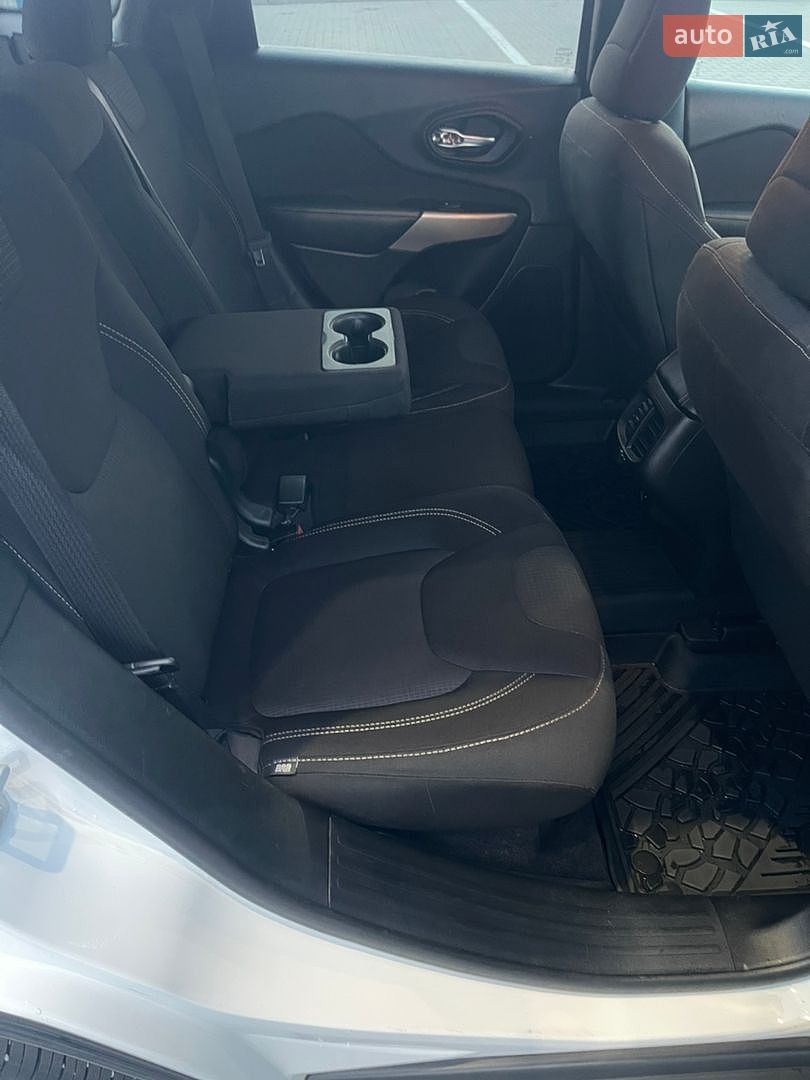 Jeep Cherokee 2017 VIN 1C4PJLCB7HD219035 фото оголошення 22 з 25