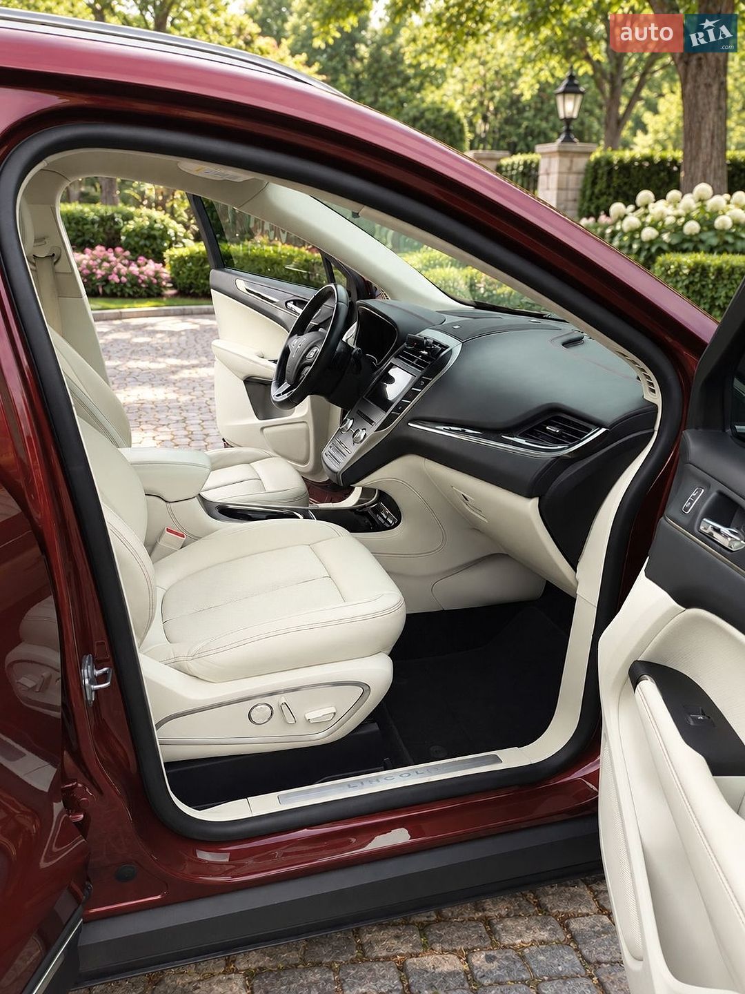 Lincoln MKC 2018 VIN 5LMTJ4DH4KUL03854 фото оголошення 15 з 25