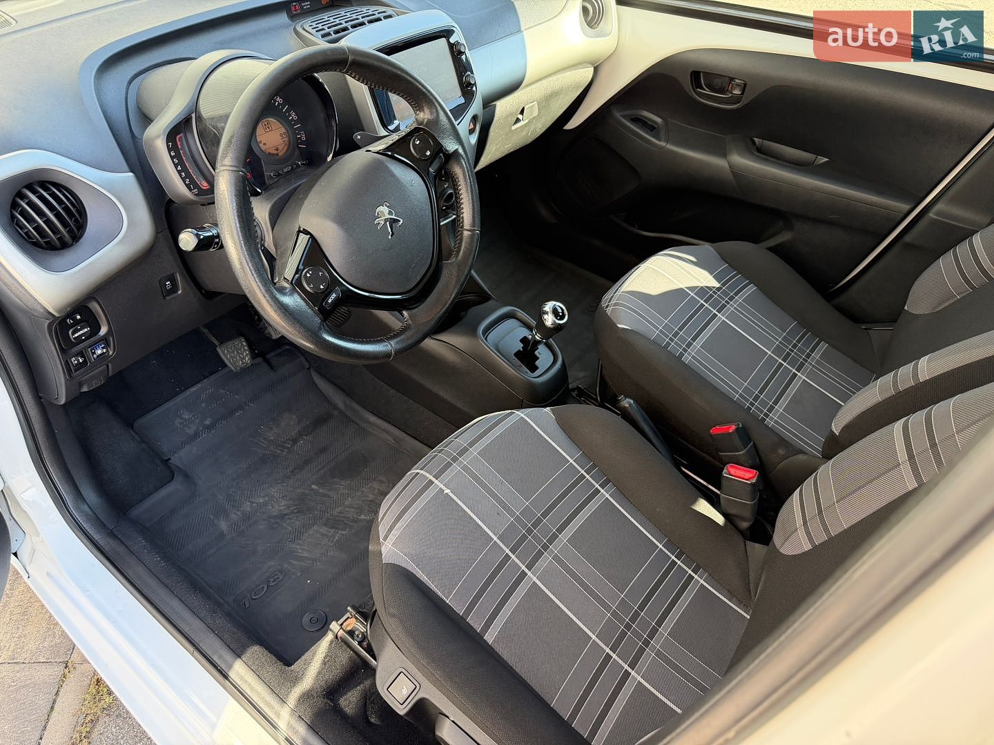 Peugeot 108 2018 VIN VF3PSCFBCHR182880 фото оголошення 12 з 28