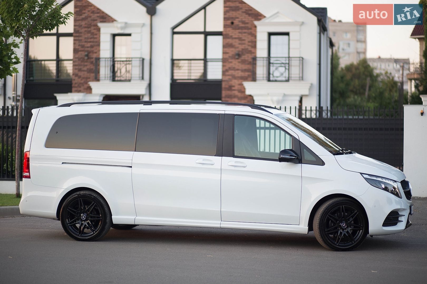 Mercedes-Benz V-Class 2023 VIN W1VVNLTZXP4289399 фото оголошення 10 з 27