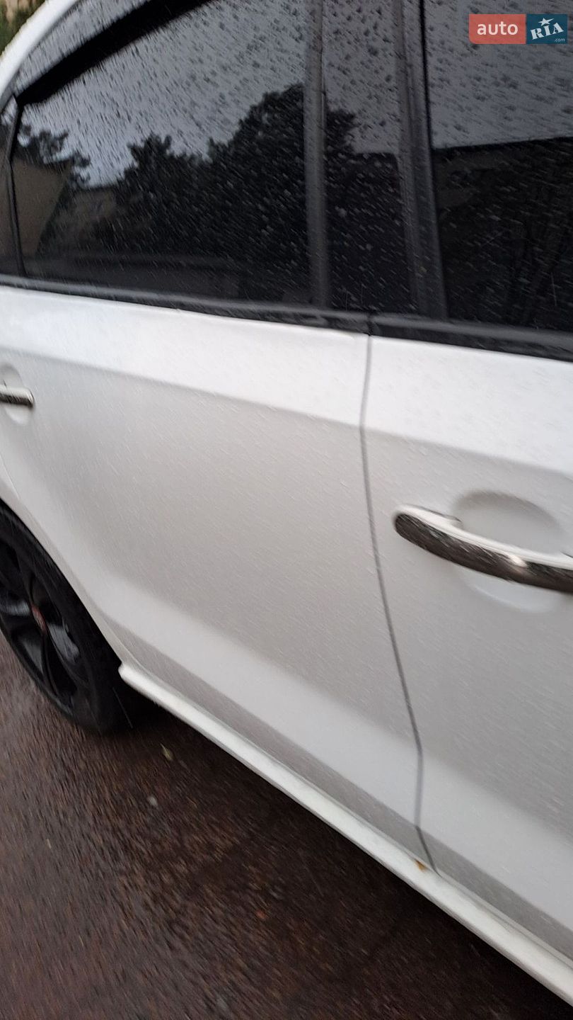 Volkswagen Polo 2017 VIN XW8ZZZ61ZHG051143 фото оголошення 7 з 15