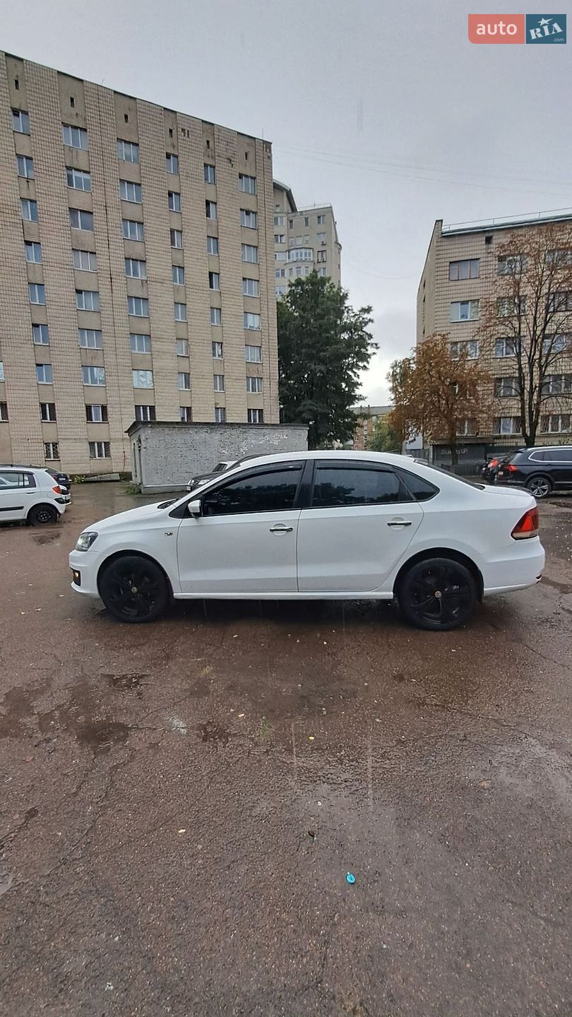 Volkswagen Polo 2017 VIN XW8ZZZ61ZHG051143 фото оголошення 2 з 15