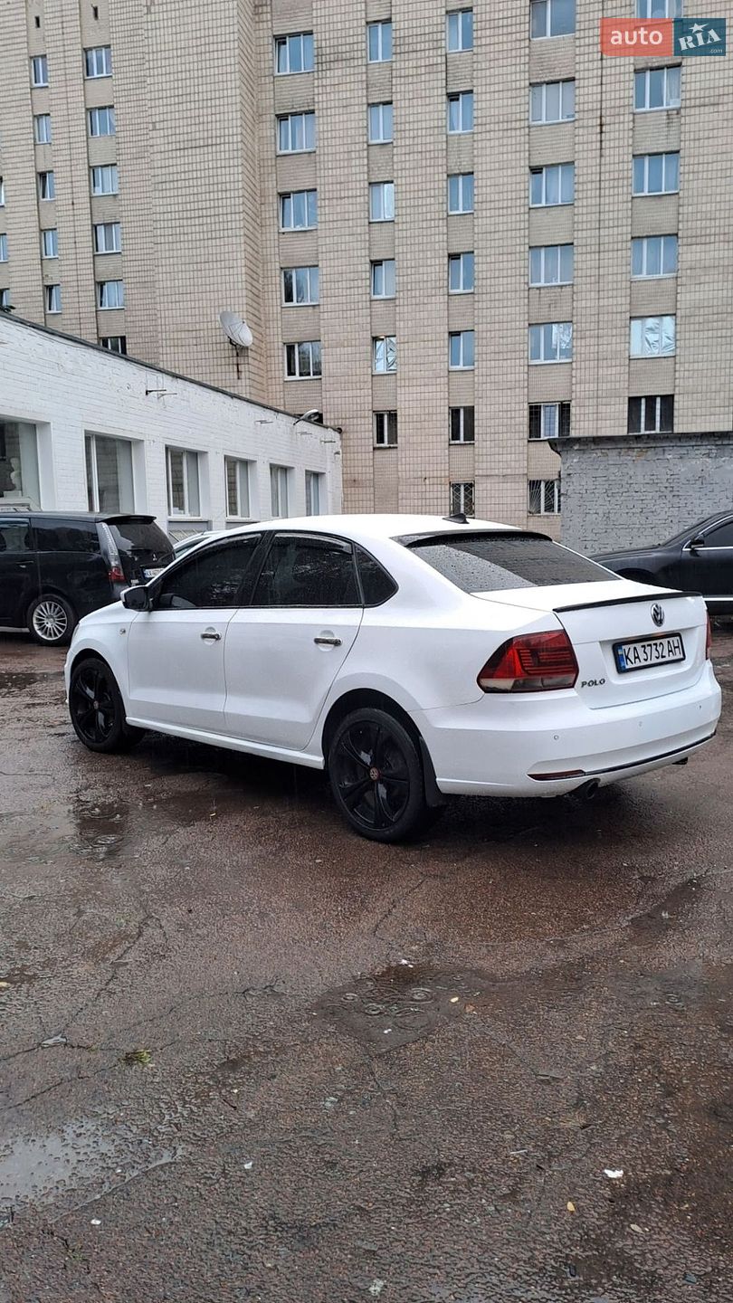 Volkswagen Polo 2017 VIN XW8ZZZ61ZHG051143 фото оголошення 3 з 15