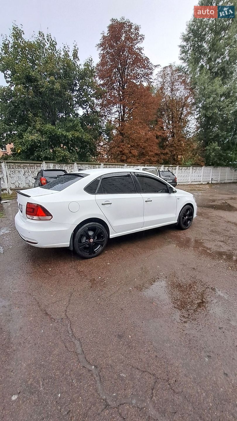 Volkswagen Polo 2017 VIN XW8ZZZ61ZHG051143 фото оголошення 4 з 15