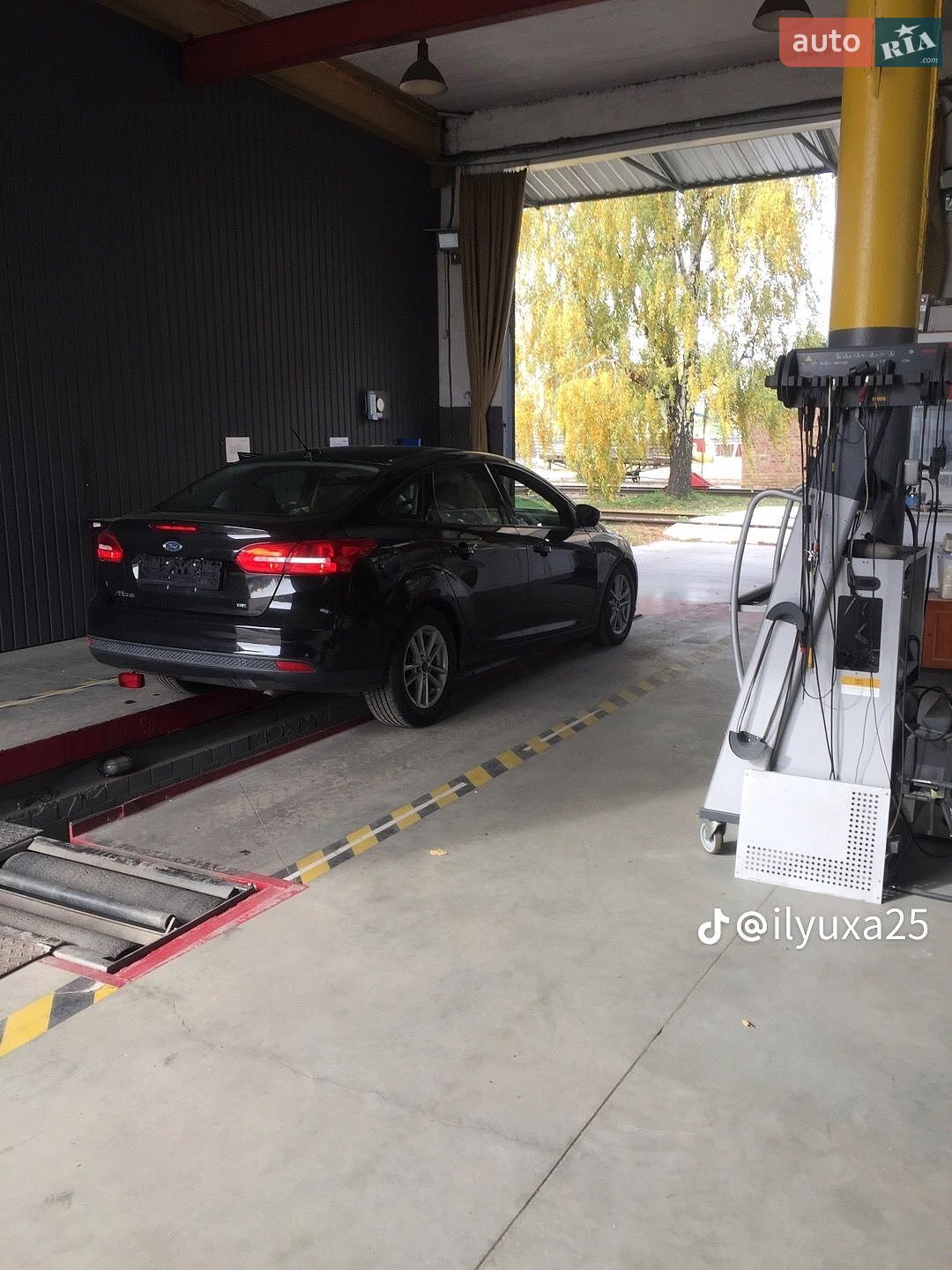 Ford Focus 2015 VIN 1FADP3F20FL306426 фото оголошення 12 з 18