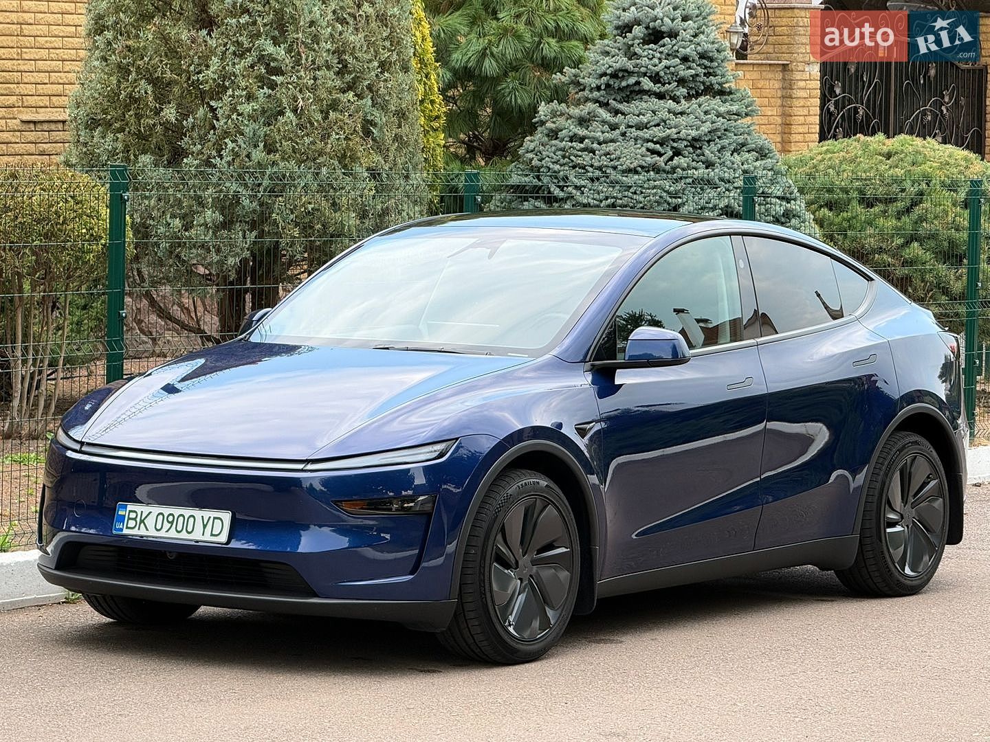 Tesla Model Y 2025 VIN 7SAYGDED2TA443077 фото оголошення 4 з 114