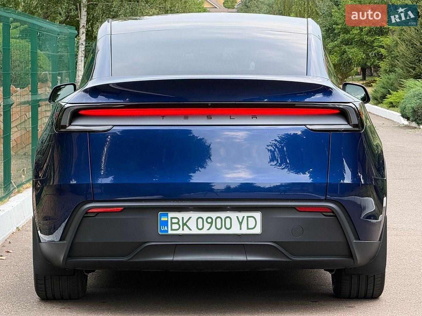 Tesla Model Y 2025 VIN 7SAYGDED2TA443077 фото оголошення 6 з 114