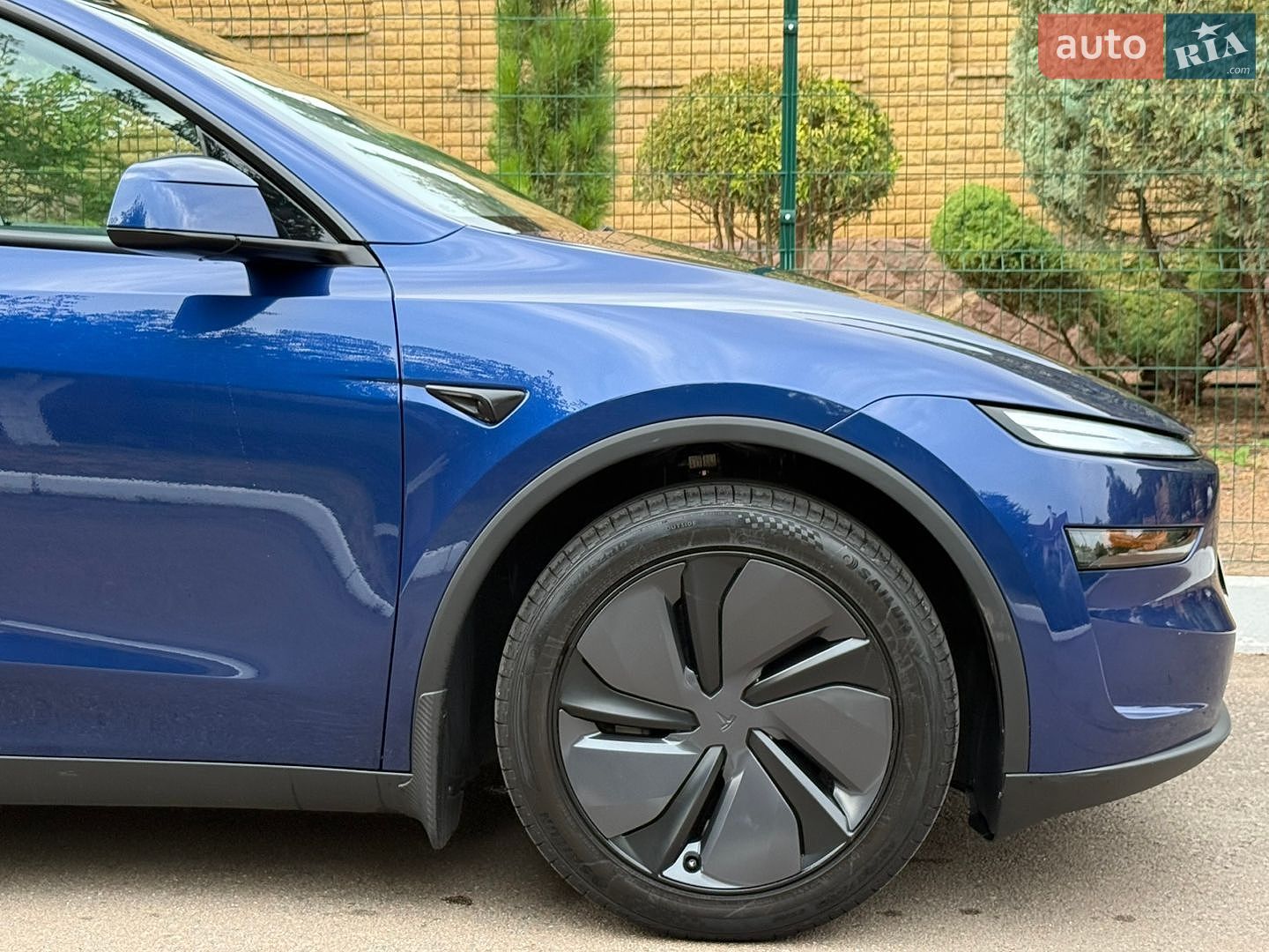Tesla Model Y 2025 VIN 7SAYGDED2TA443077 фото оголошення 8 з 114