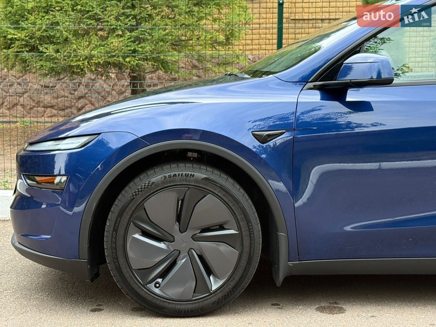 Tesla Model Y 2025 VIN 7SAYGDED2TA443077 фото оголошення 9 з 114