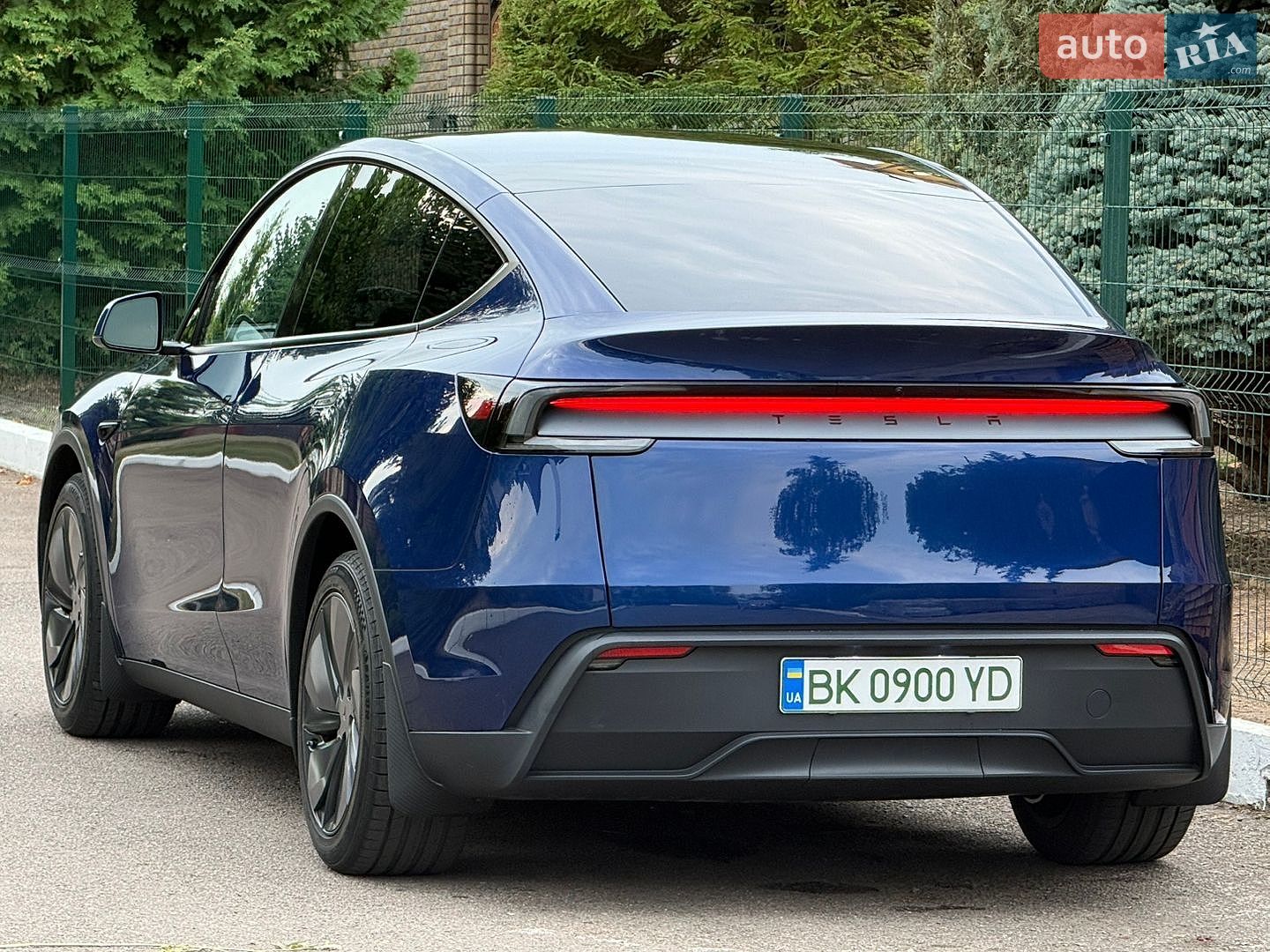 Tesla Model Y 2025 VIN 7SAYGDED2TA443077 фото оголошення 13 з 114