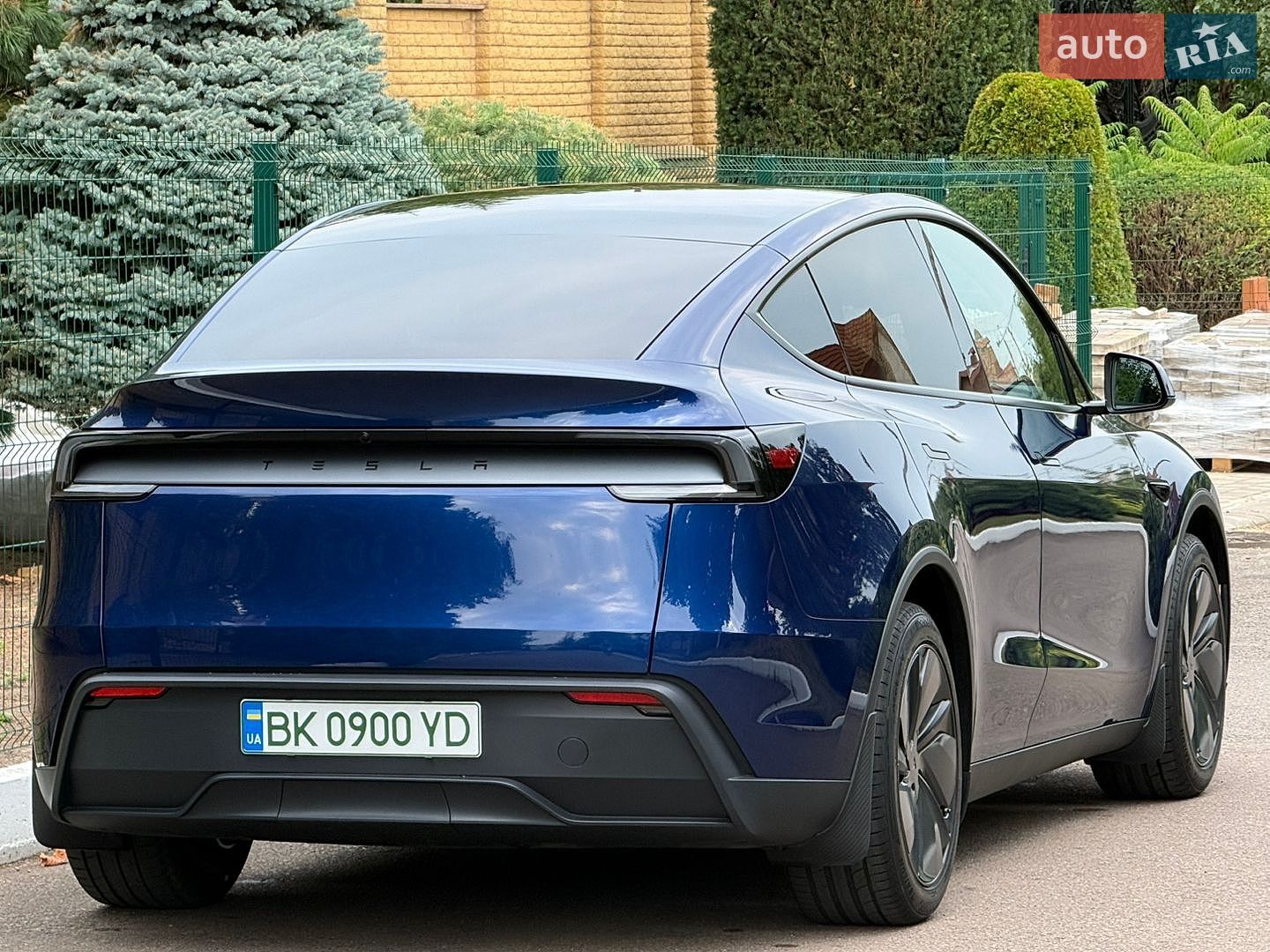 Tesla Model Y 2025 VIN 7SAYGDED2TA443077 фото оголошення 12 з 114