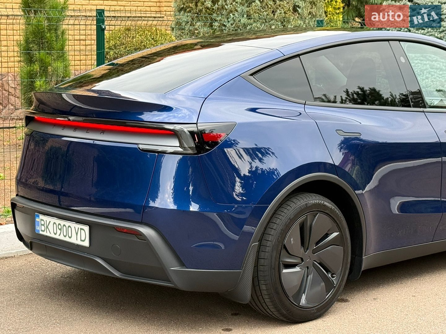 Tesla Model Y 2025 VIN 7SAYGDED2TA443077 фото оголошення 15 з 114