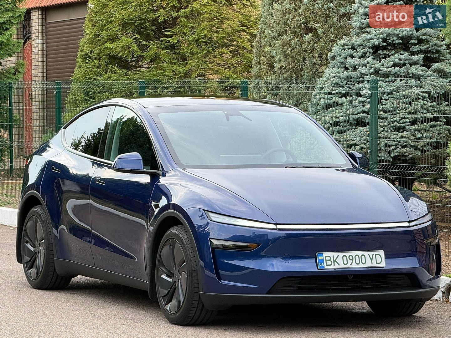 Tesla Model Y 2025 VIN 7SAYGDED2TA443077 фото оголошення 19 з 114