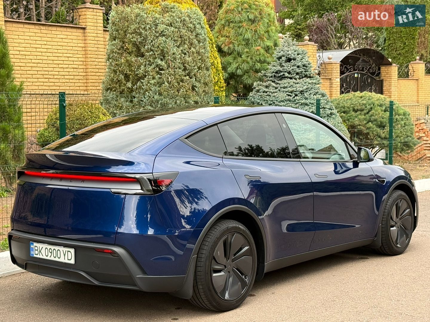 Tesla Model Y 2025 VIN 7SAYGDED2TA443077 фото оголошення 22 з 114