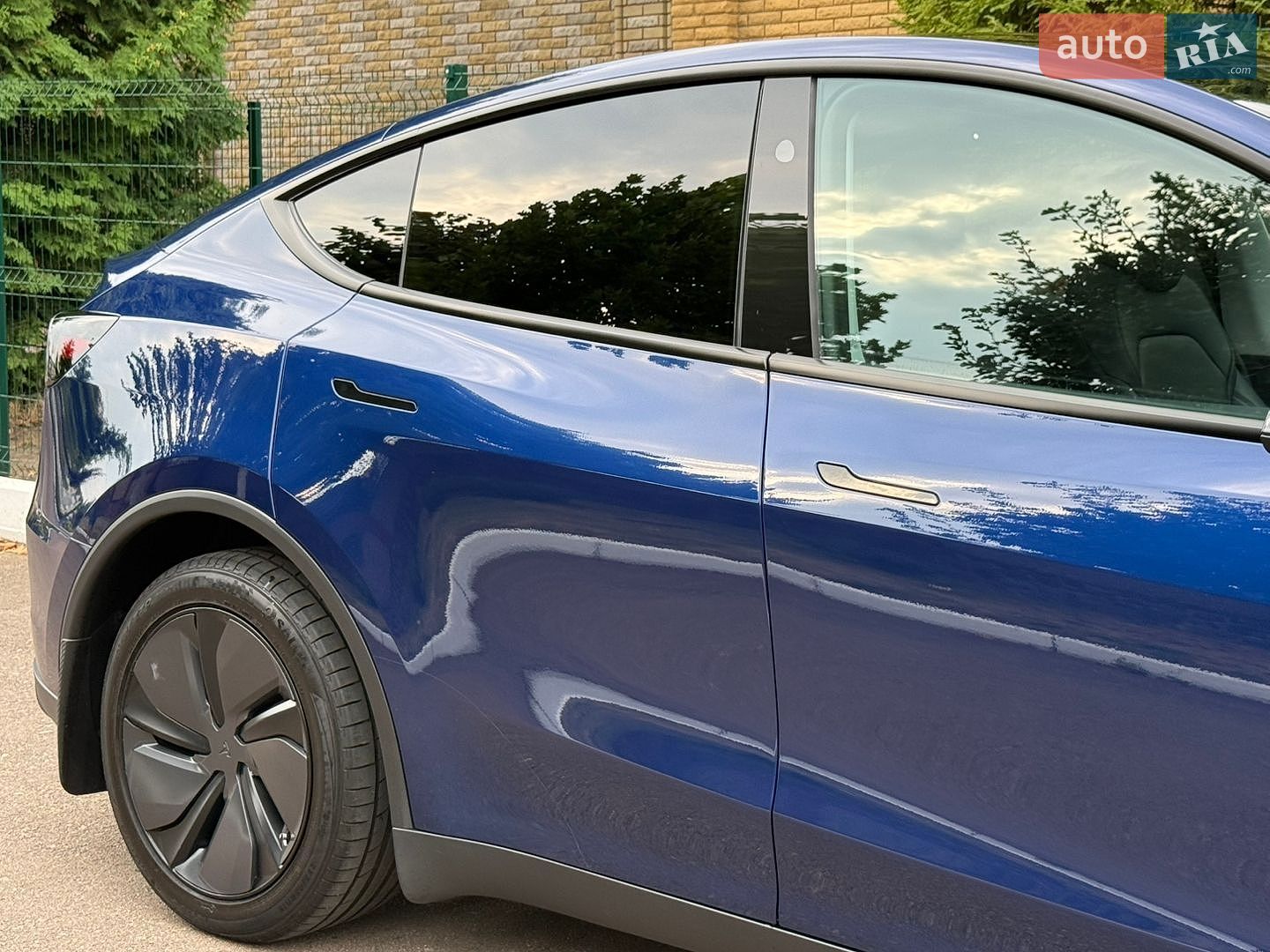 Tesla Model Y 2025 VIN 7SAYGDED2TA443077 фото оголошення 28 з 114