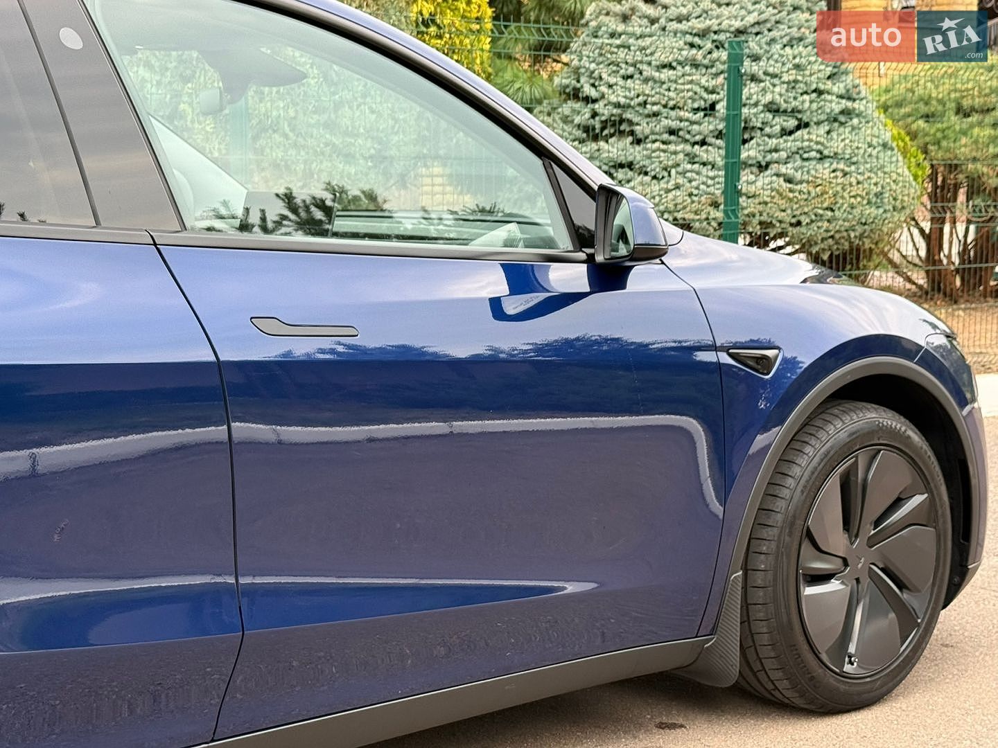 Tesla Model Y 2025 VIN 7SAYGDED2TA443077 фото оголошення 29 з 114