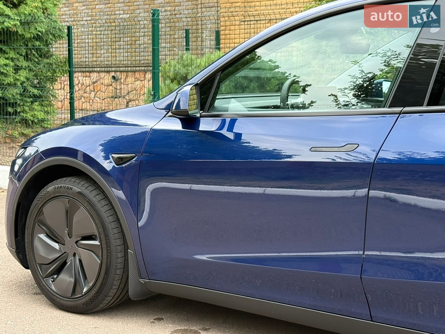 Tesla Model Y 2025 VIN 7SAYGDED2TA443077 фото оголошення 30 з 114
