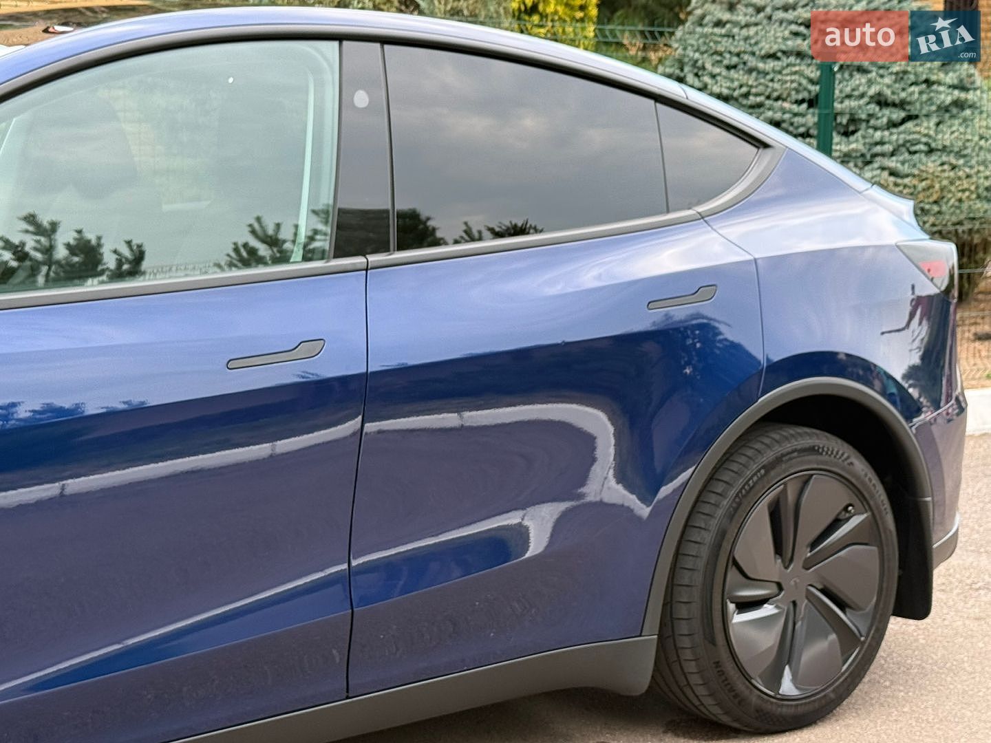 Tesla Model Y 2025 VIN 7SAYGDED2TA443077 фото оголошення 31 з 114