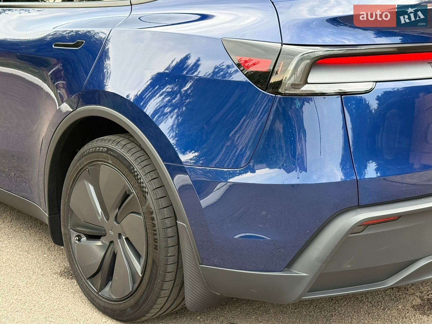 Tesla Model Y 2025 VIN 7SAYGDED2TA443077 фото оголошення 40 з 114
