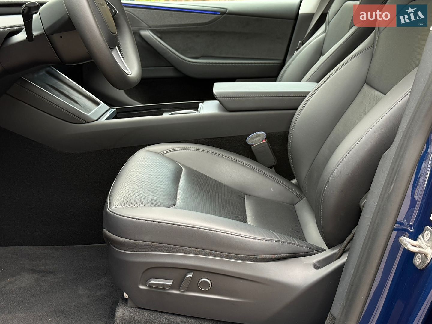 Tesla Model Y 2025 VIN 7SAYGDED2TA443077 фото оголошення 55 з 114