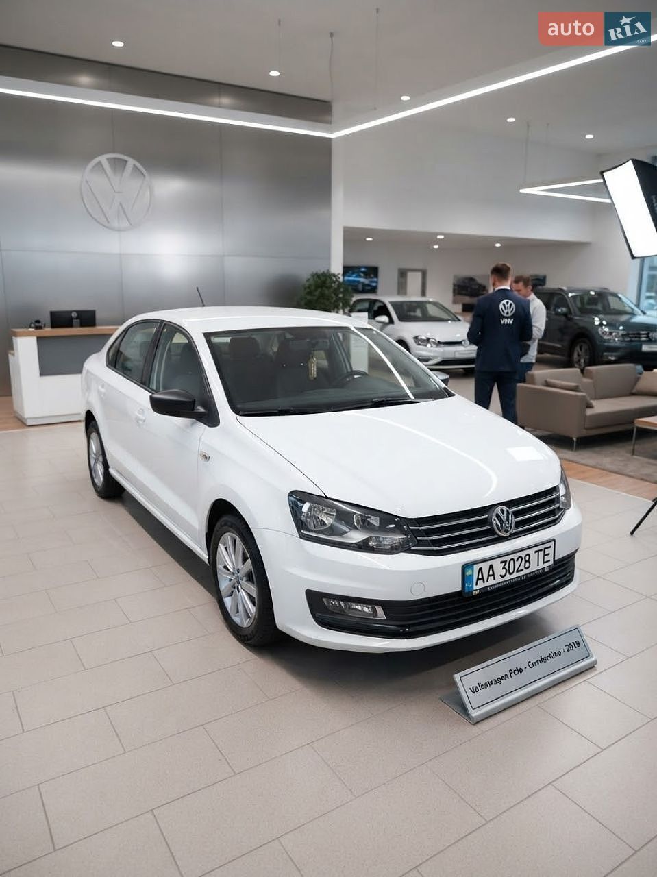 Volkswagen Polo 2017 VIN XW8ZZZ61ZJG017413 фото оголошення 2 з 9