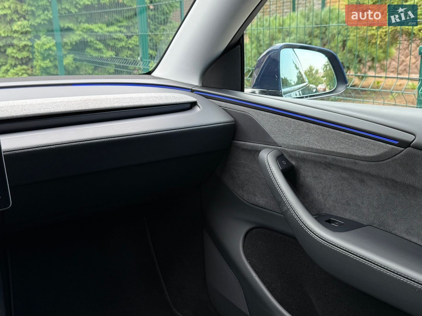 Tesla Model Y 2025 VIN 7SAYGDED2TA443077 фото оголошення 70 з 114