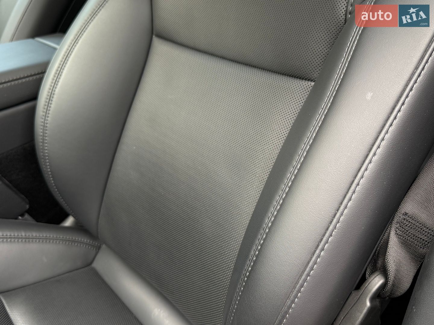 Tesla Model Y 2025 VIN 7SAYGDED2TA443077 фото оголошення 71 з 114