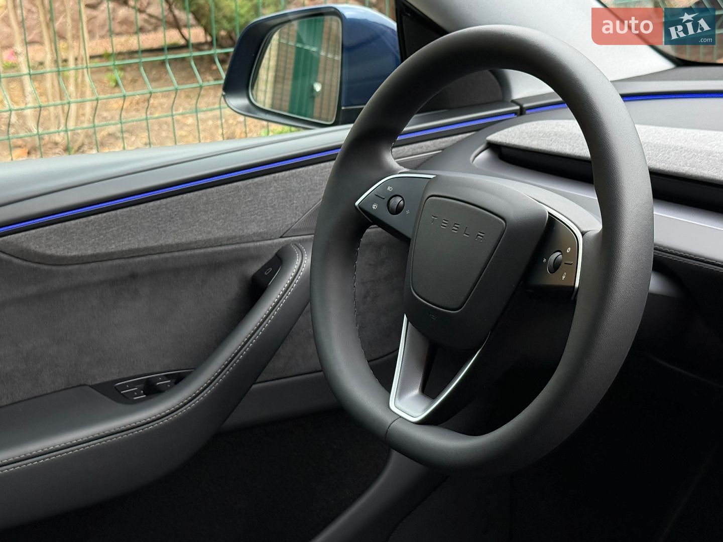 Tesla Model Y 2025 VIN 7SAYGDED2TA443077 фото оголошення 81 з 114