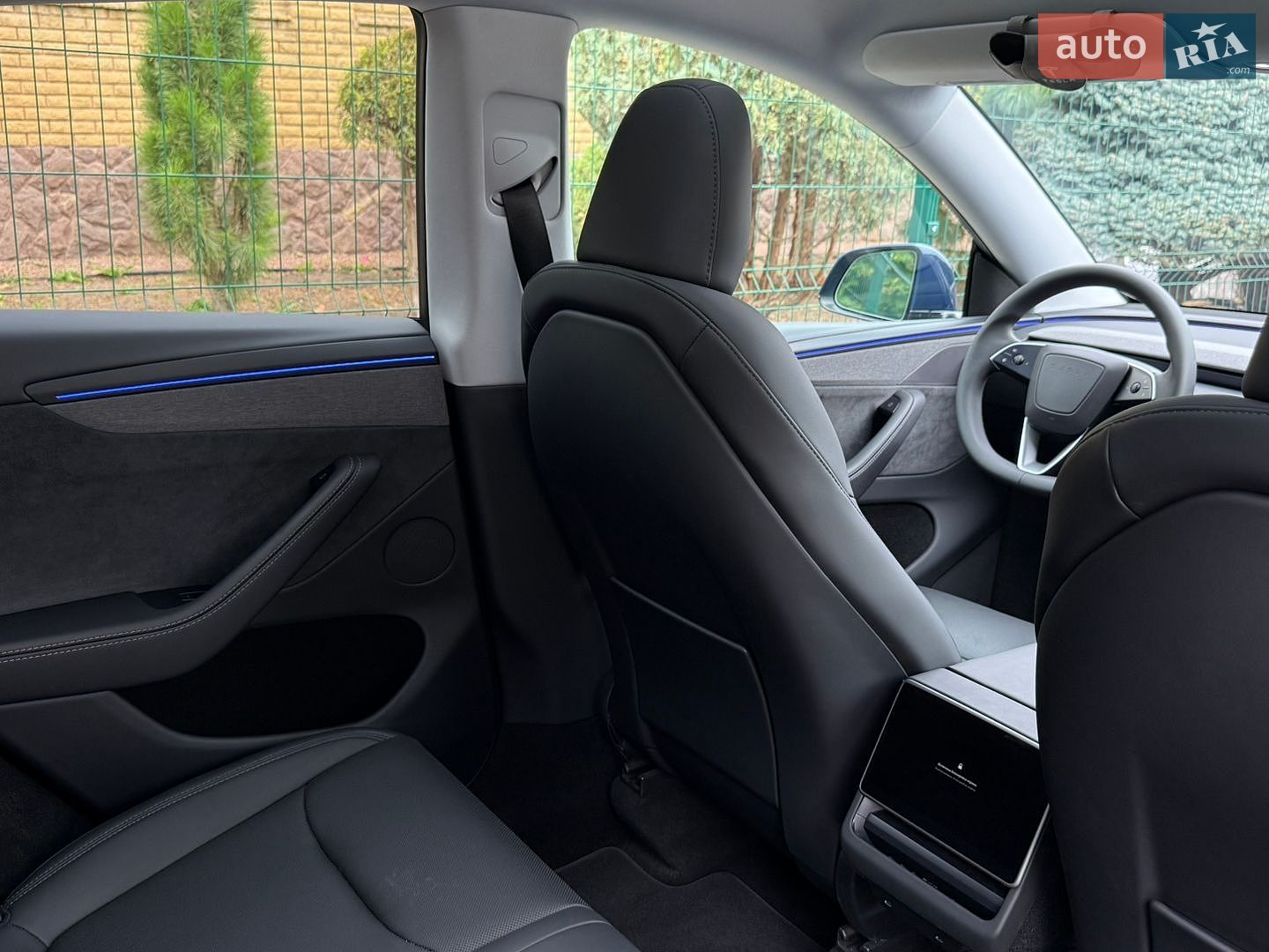 Tesla Model Y 2025 VIN 7SAYGDED2TA443077 фото оголошення 85 з 114