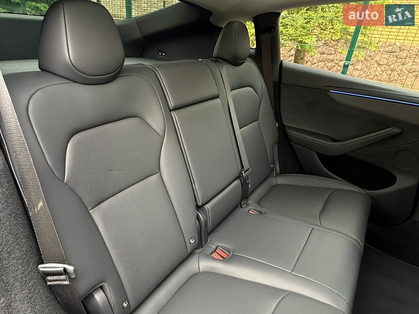 Tesla Model Y 2025 VIN 7SAYGDED2TA443077 фото оголошення 90 з 114