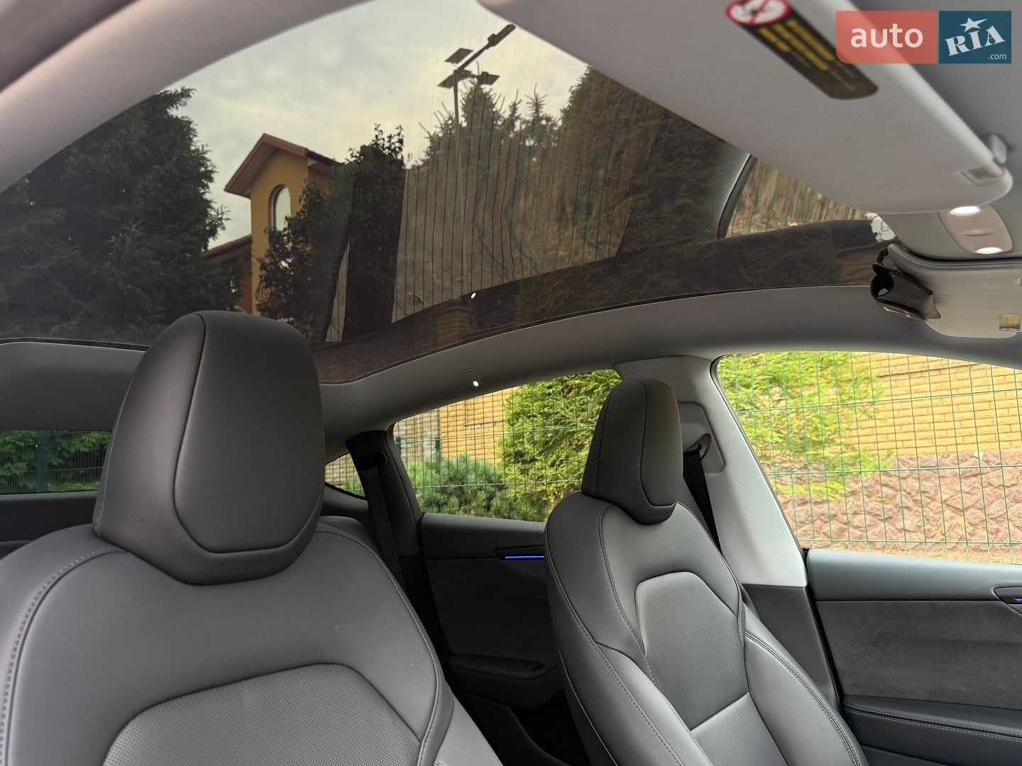 Tesla Model Y 2025 VIN 7SAYGDED2TA443077 фото оголошення 93 з 114