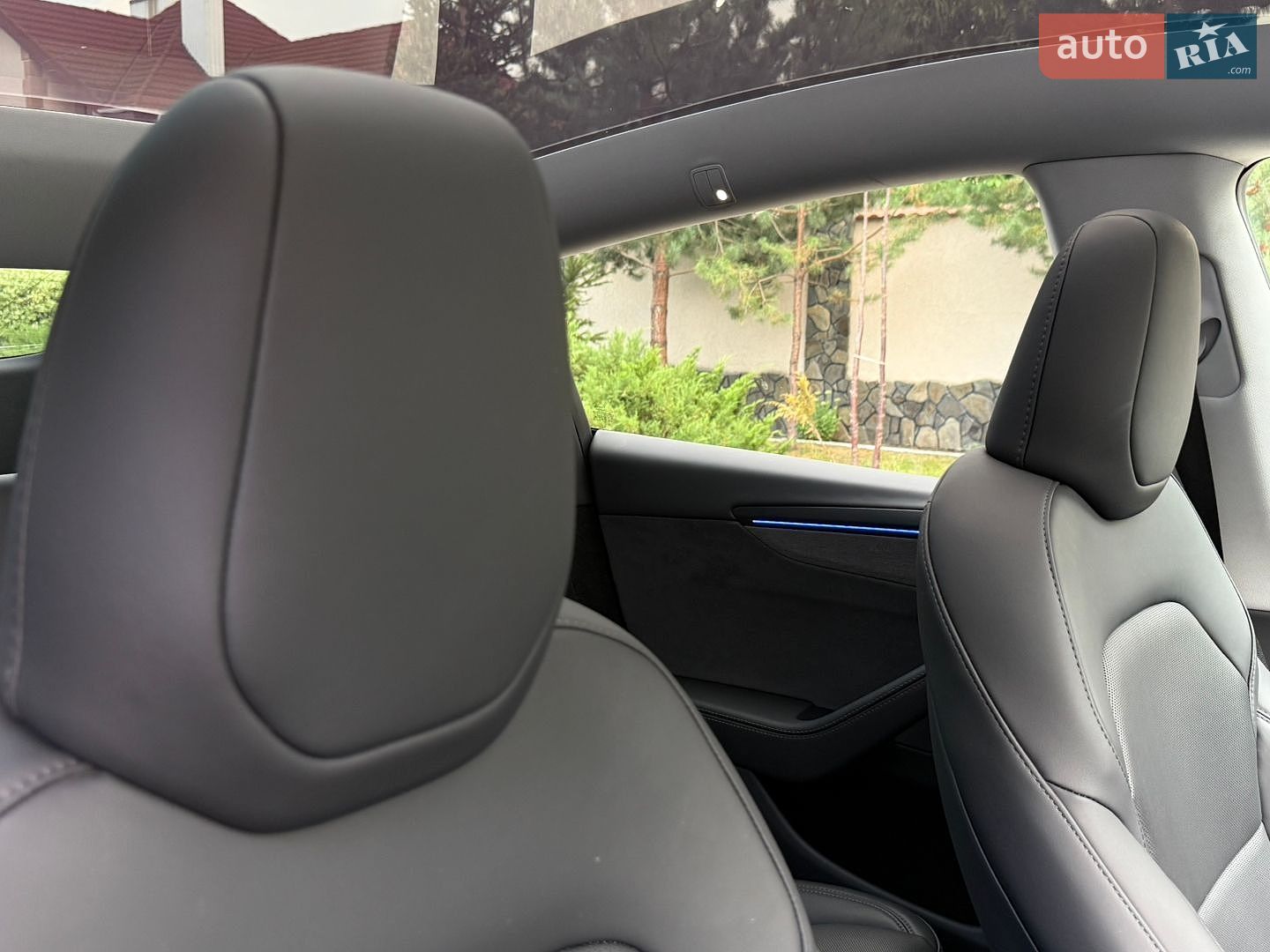 Tesla Model Y 2025 VIN 7SAYGDED2TA443077 фото оголошення 100 з 114