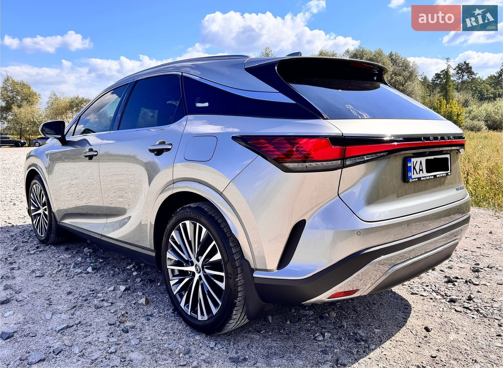 Lexus RX 2023 VIN JTJCHBJAX02004051 фото оголошення 3 з 18