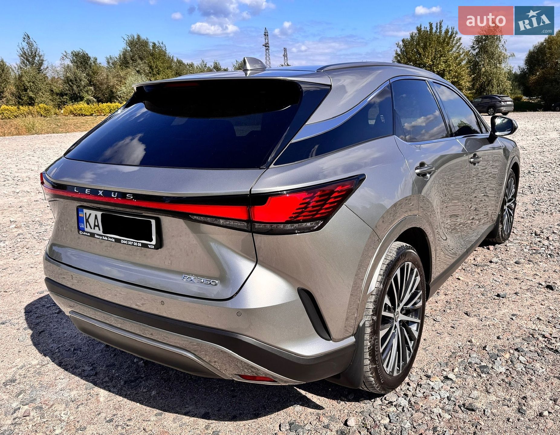 Lexus RX 2023 VIN JTJCHBJAX02004051 фото оголошення 2 з 18