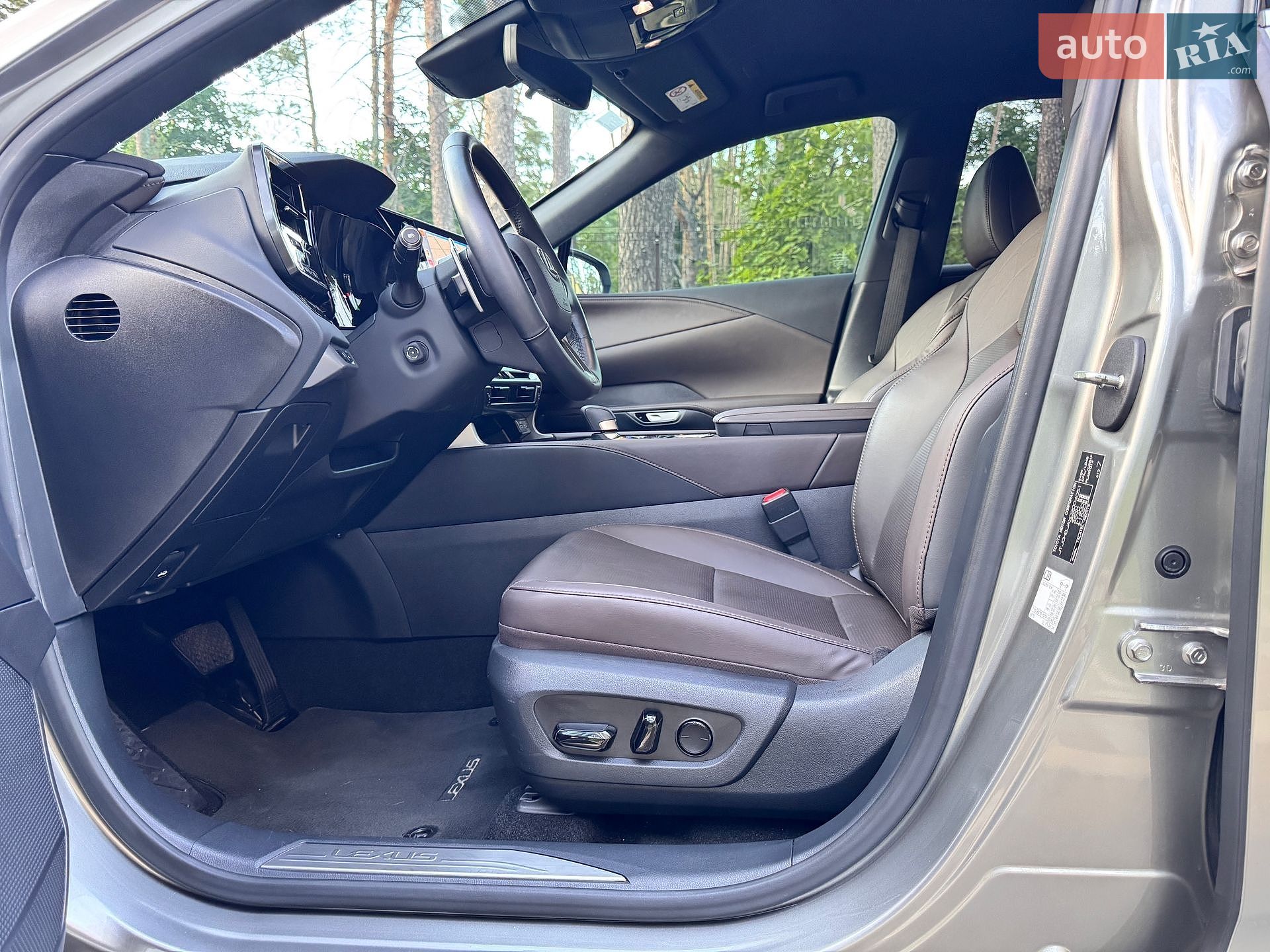 Lexus RX 2023 VIN JTJCHBJAX02004051 фото оголошення 12 з 18