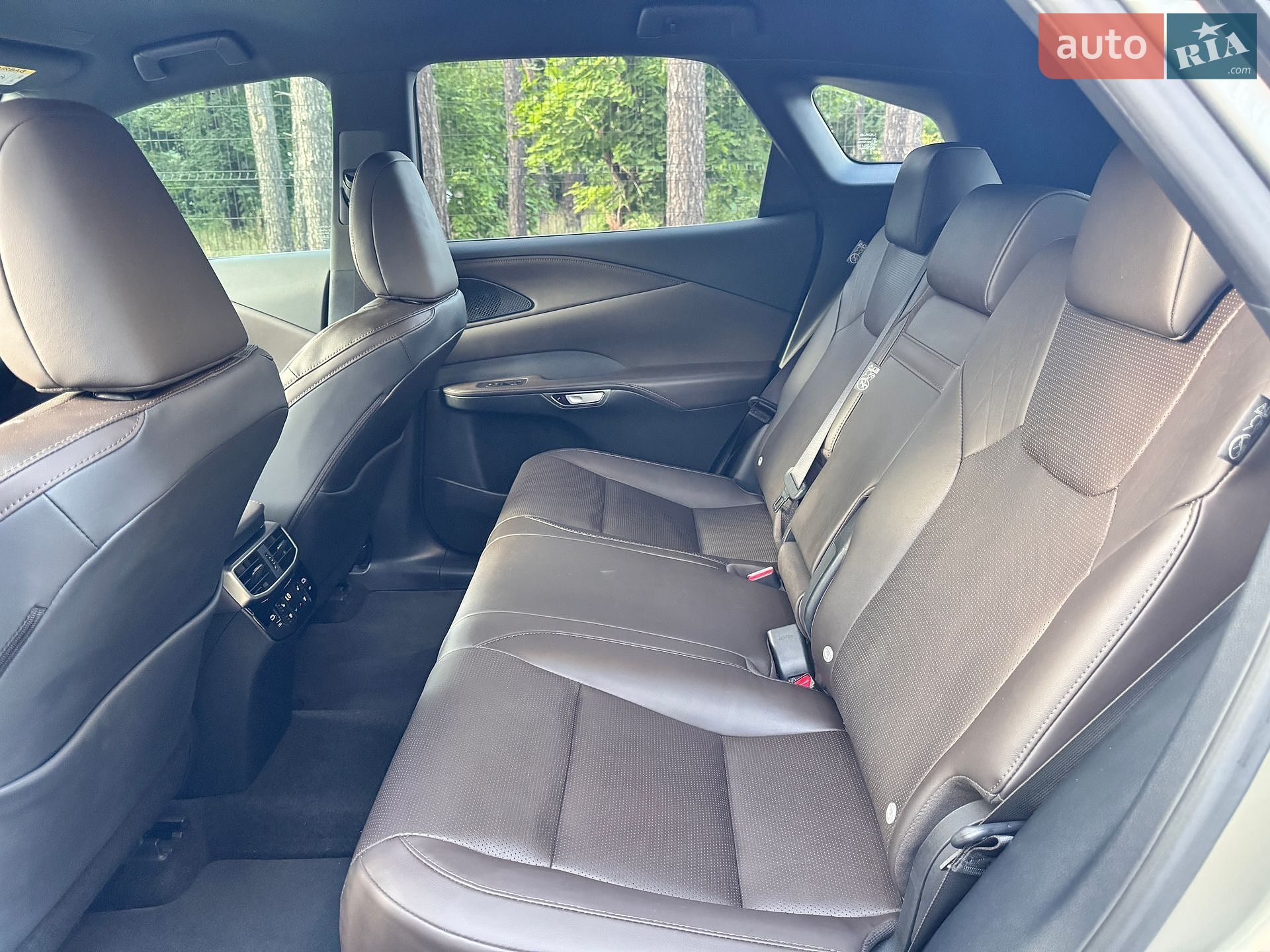 Lexus RX 2023 VIN JTJCHBJAX02004051 фото оголошення 16 з 18