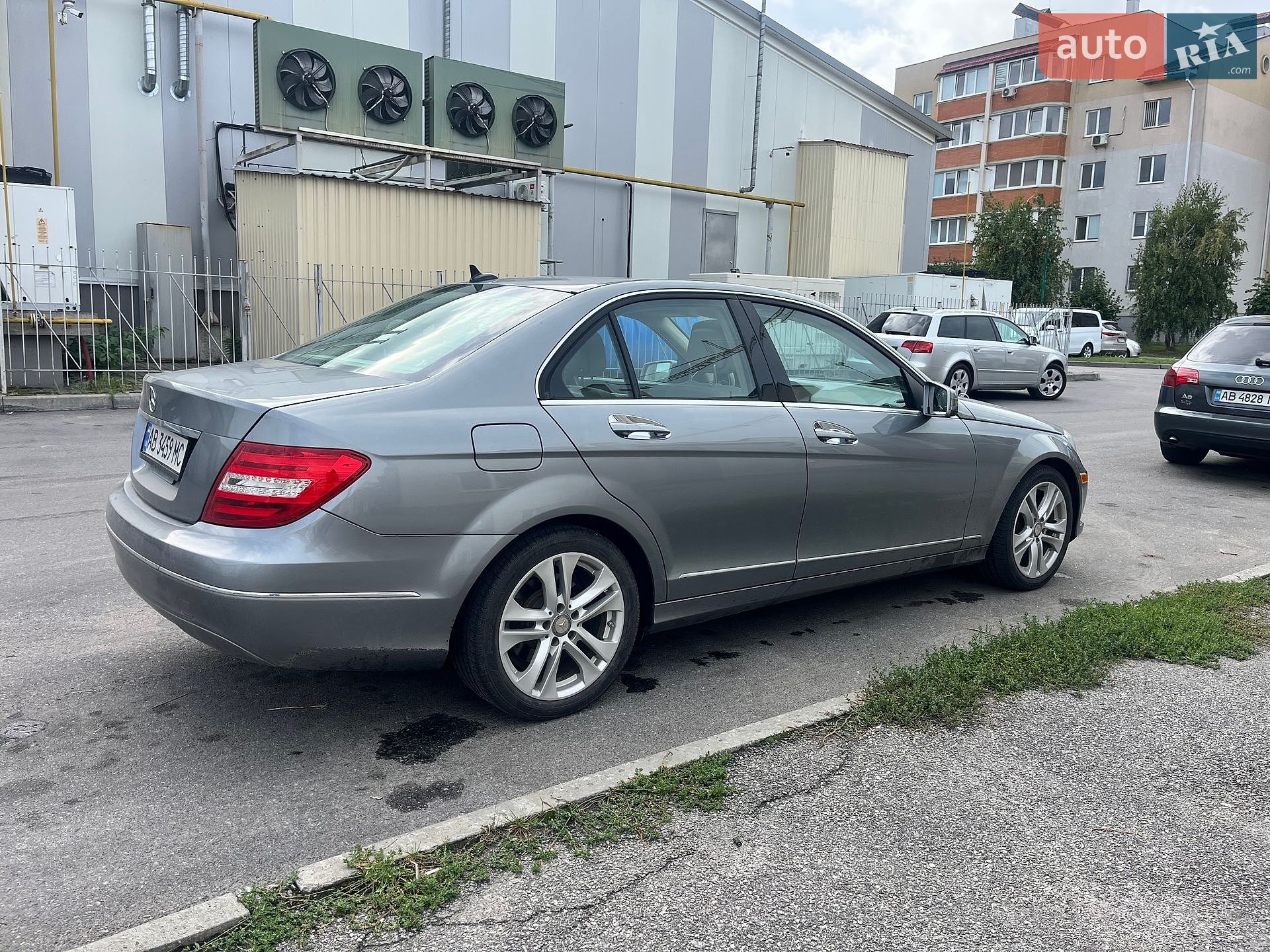 Mercedes-Benz C-Class 2012 VIN WDDGF4HB2DR270333 фото оголошення 4 з 15