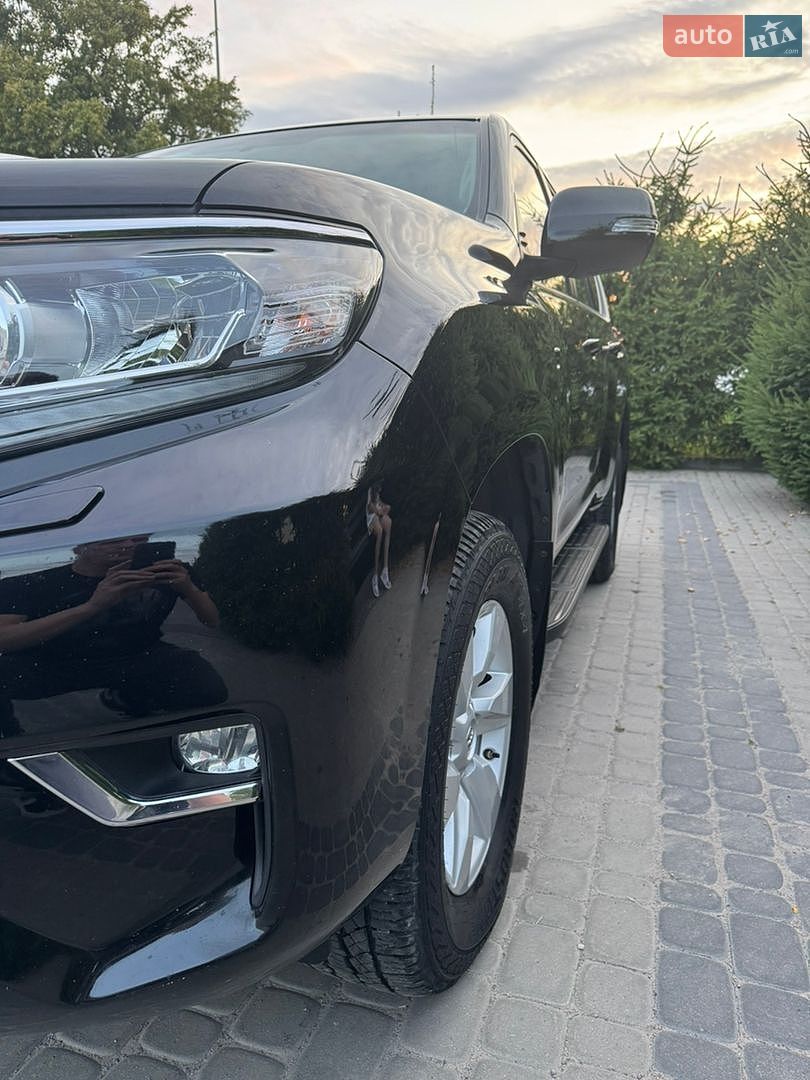 Toyota Land Cruiser Prado 2020 VIN JTEBR3FJ90K165660 фото оголошення 18 з 69