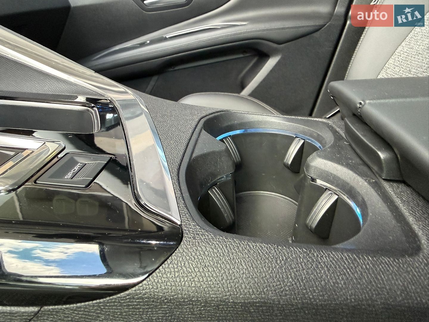 Peugeot 3008 2018 VIN VF3MCBHZWJS012821 фото оголошення 59 з 117