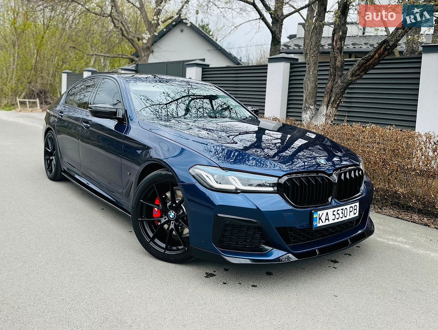 BMW 5 Series 2017 VIN WBAJD11040G884588 фото оголошення 2 з 28
