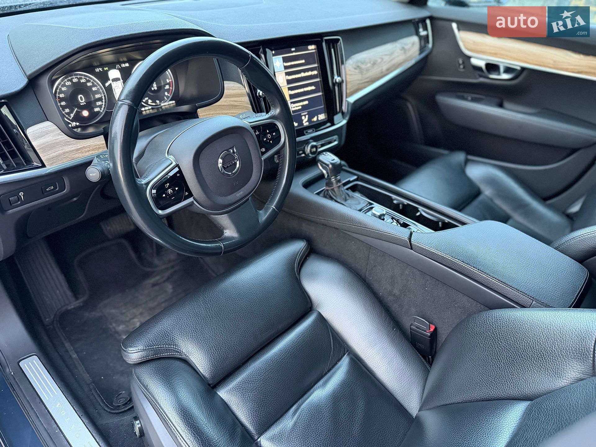 Volvo S90 2017 VIN LVYPS79B0JP032963 фото оголошення 8 з 12